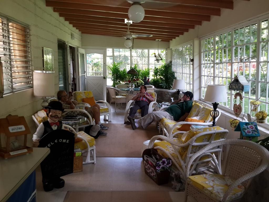 Park Eden Bed & Breakfast Los Llanitos Exterior photo